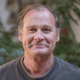 Headshot of Robert Strong