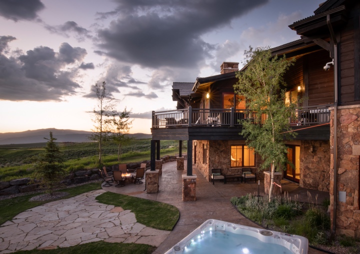 Private Recovery Residence with Hot Tub and mountain views