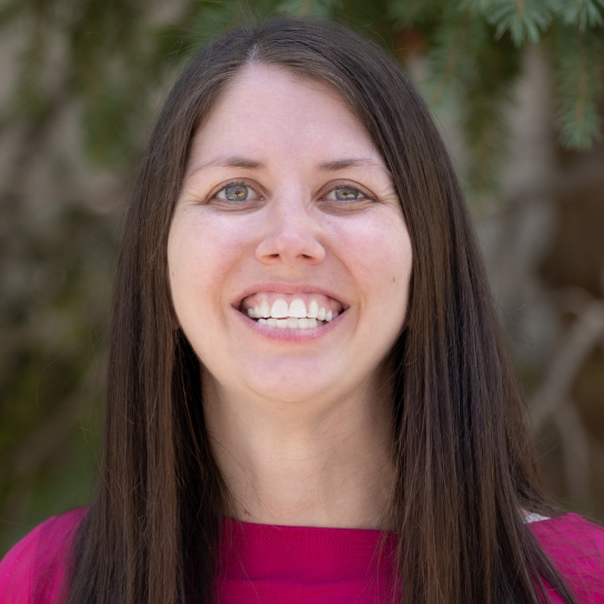 Headshot of Sara Minzenmayer